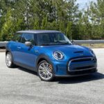 SUV eléctrico compacto que combina accesibilidad a vehículos eléctricos y diseño robusto